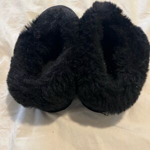 Cozy Faux Fur Slip-On Women's House Slippers - Black